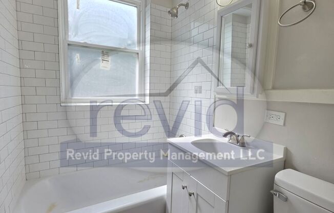 2 beds, 1 bath, 752 sqft, $995, Unit 1301-4