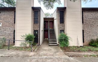 2/2 Condo w/ Office Space!