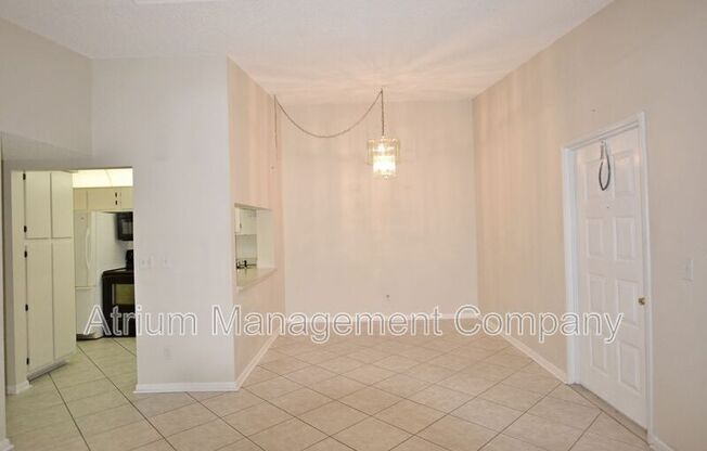 8215 33 SUN SPG CIR