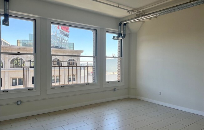 939 S Broadway