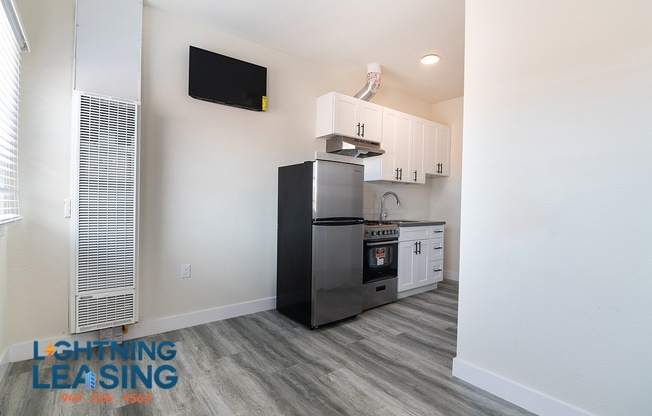 440 1/2 E 27 ST