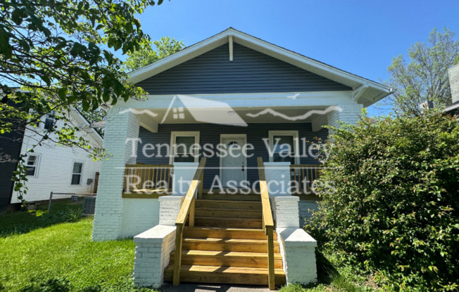 NEWLY RENOVATED with HISTORIC CHARM 2 bed/1 bath convenient to downtown Knoxville!