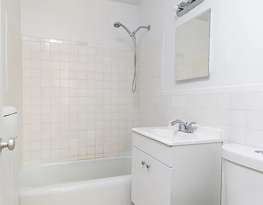Studio, 1 bath, $3,450, Unit 14F