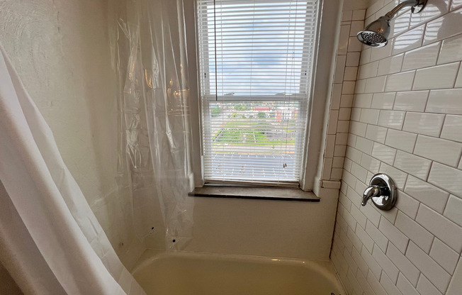 Studio, 1 bath, 440 sqft, $865, Unit 711