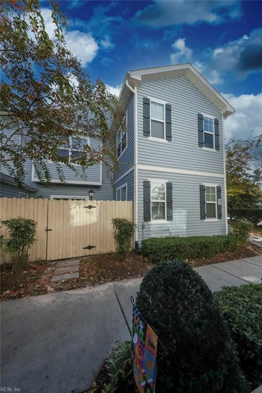1533 ROLLESBY WAY