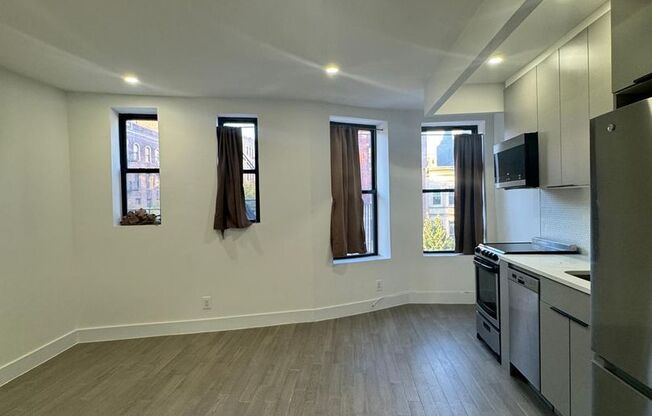 1 bed, 1 bath, $2,500, Unit 2B2