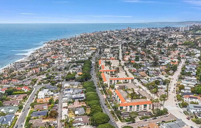 JUST BLOCKS TO THE BEAUTIFUL WIND AND SEA BEACHES!