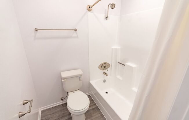 2 beds, 2 baths, 900 sqft, $2,198, Unit 212