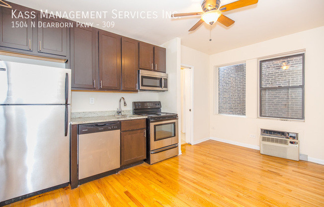 1504 N DEARBORN PKWY