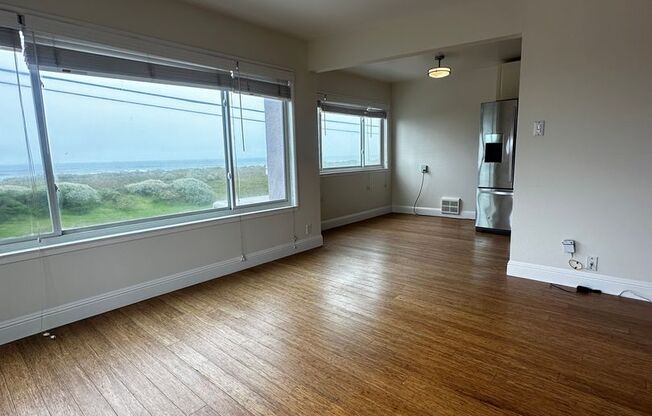Ocean Views!!! Large and Spacious 2BR/2BA with Parking Included, Shared Rooftop and Laundry Onsite | Amazing Outer Sunset Location! Steps to Ocean Beach!