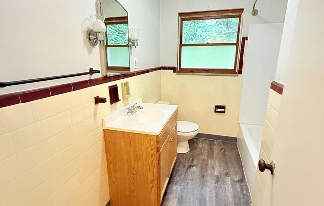 Freshly updated 4BD 1.5BA in Verona!!!