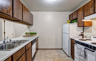 Kitchen at The Greenbriar Apartment Homes