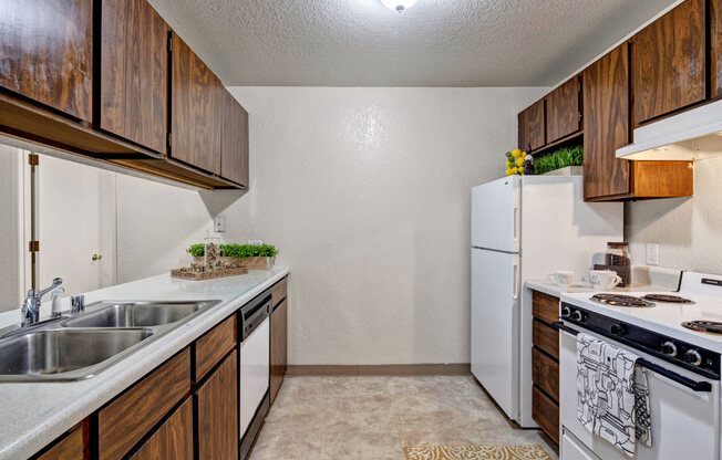 Kitchen at The Greenbriar Apartment Homes