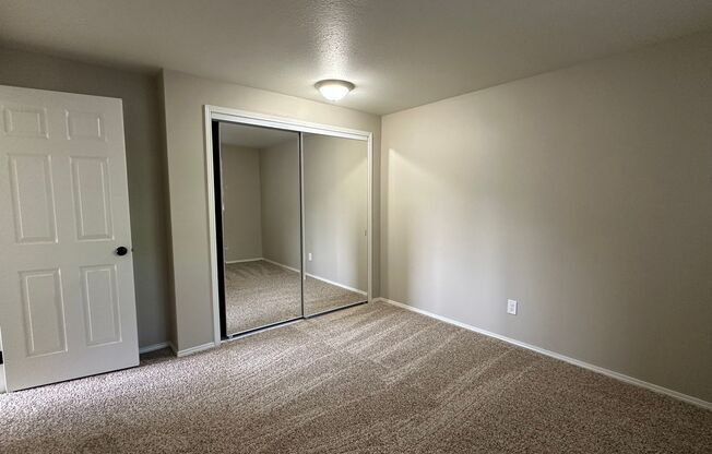 3 beds, 1 bath, 1,040 sqft, $1,525, Unit 66