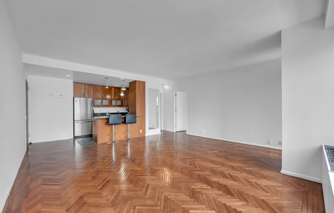 216 218 E 47 ST