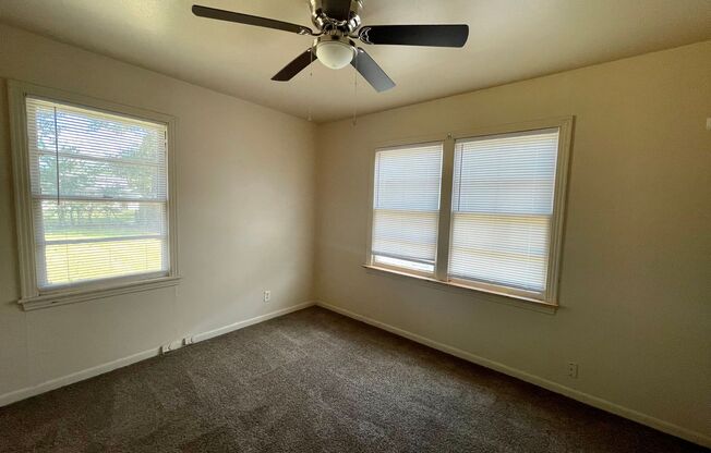 3 beds, 1 bath, $925