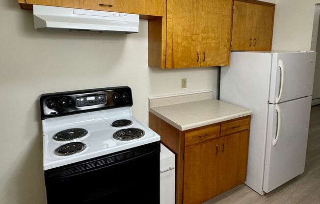 1 bed, 1 bath, $825, Unit B