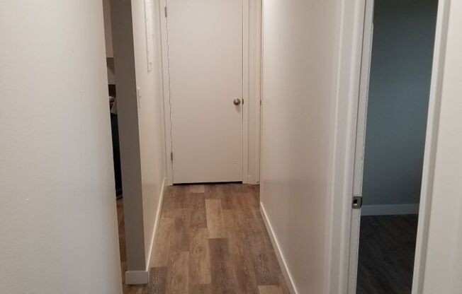 2 beds, 1 bath, 760 sqft, $1,100, Unit 11