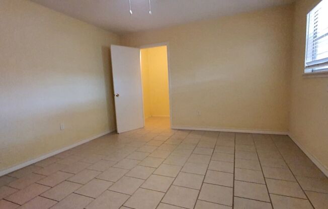 16 E Avenue G