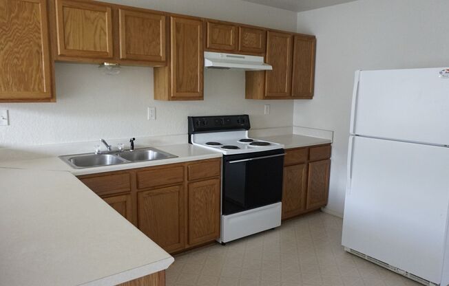 3 beds, 2 baths, 1,172 sqft, $900, Unit Apt C