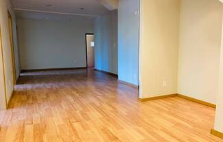 76 Bay St #2