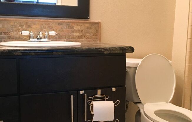 2 beds, 2 baths, $2,700, Unit Apt 81