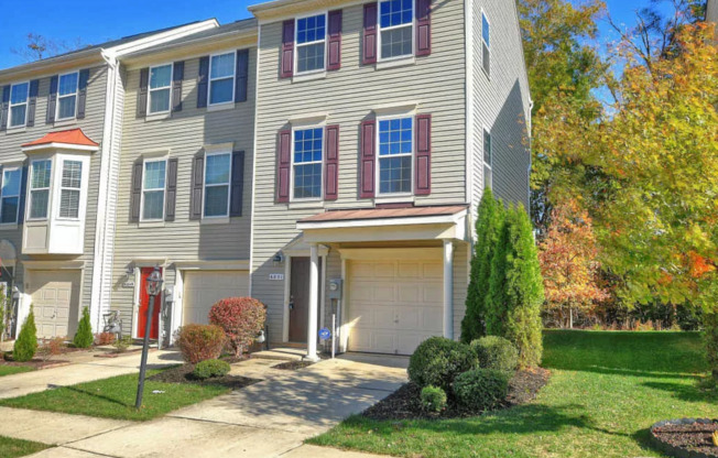 Beautiful End-Unit Townhome in Tanyard Springs!