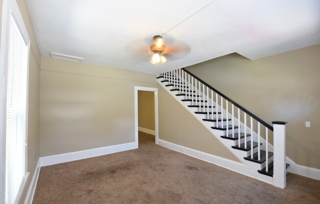 UNIT A: Charming 3 Bed 1.5 Bath Town Home for Rent in DeLand, FL! $500 off First Month Rent!!!