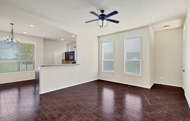 AVAILABLE NOW! Nice 3 Bedroom Duplex located in New Braunfels!