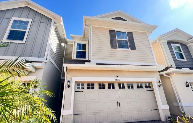 Charming 3-Bedroom Townhome with Community Amenities in Orlando!