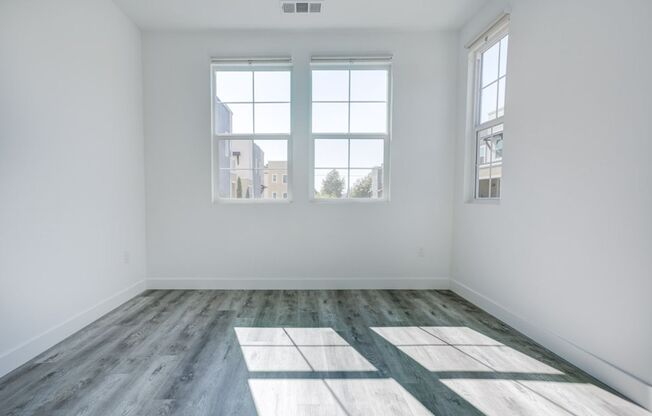 3 beds, 2.5 baths, $3,500