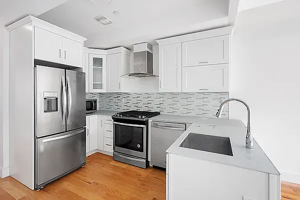 541 KOSCIUSZKO ST