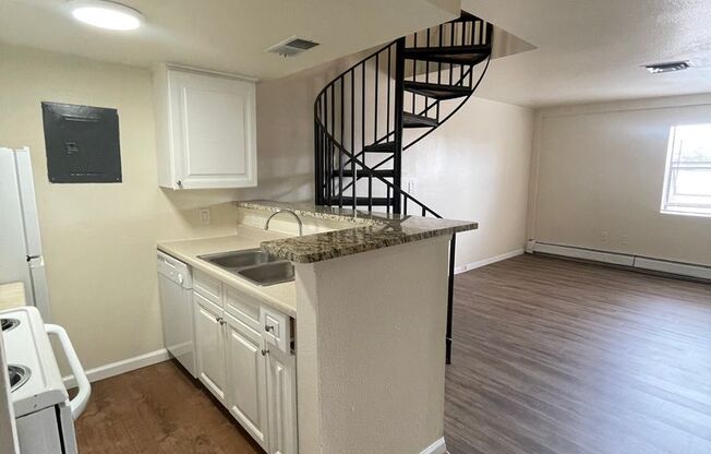 2 beds, 1 bath, 790 sqft, $950, Unit I218