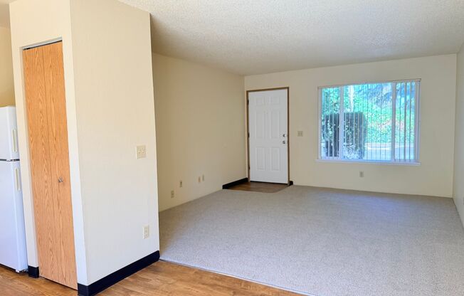 3 beds, 1 bath, 906 sqft, $1,849, Unit 15