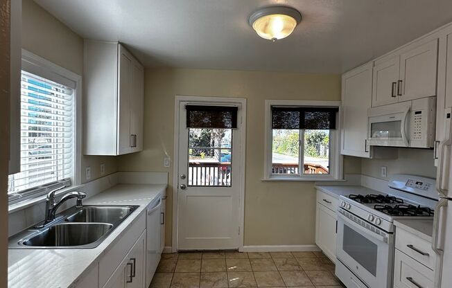 SILVER STRAND BLVD DUPLEX