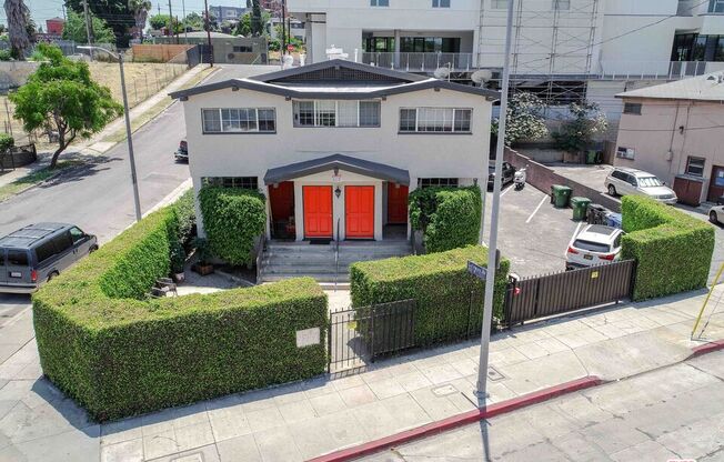 1132 MYRA AVE