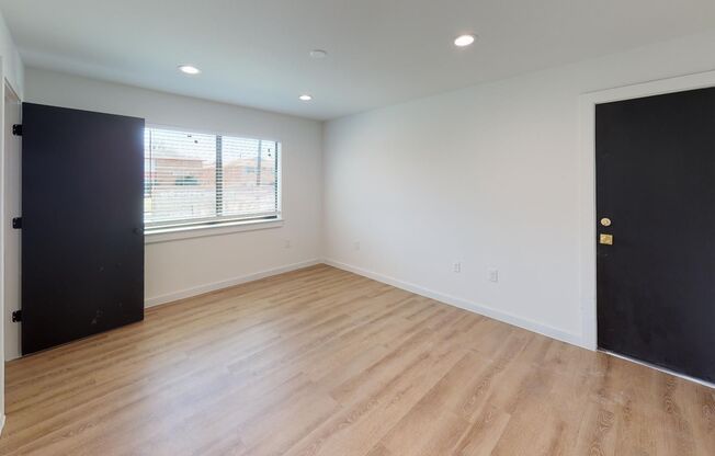 2 beds, 1 bath, 912 sqft, $1,350, Unit 2205