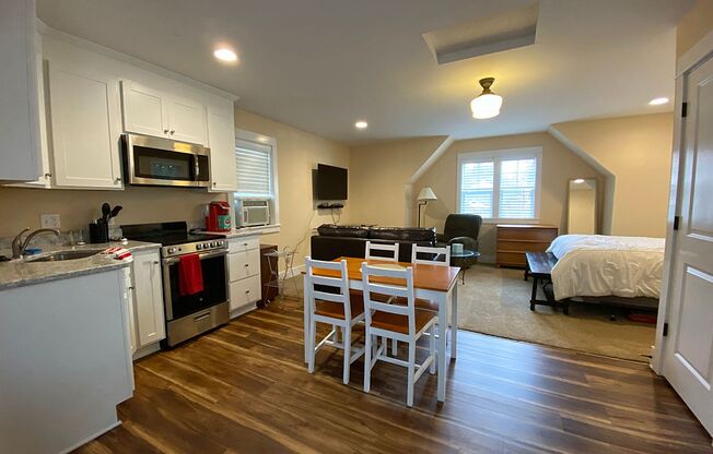 Furnished ADU in Multnomah Village on Quiet Street