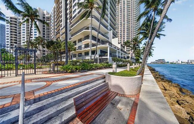 1 bed, 1.5 baths, $3,100, Unit # 916