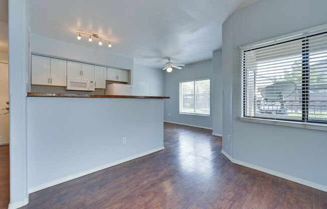 1 bed, 1 bath, $1,300, Unit # 1061