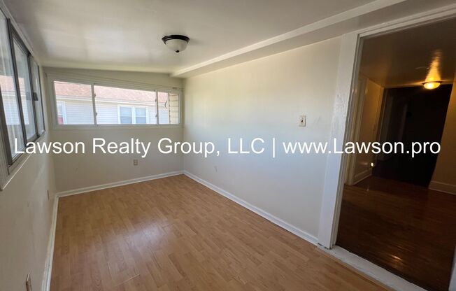 1 bed, 1 bath, 700 sqft, $825, Unit Walnut 422 - 4