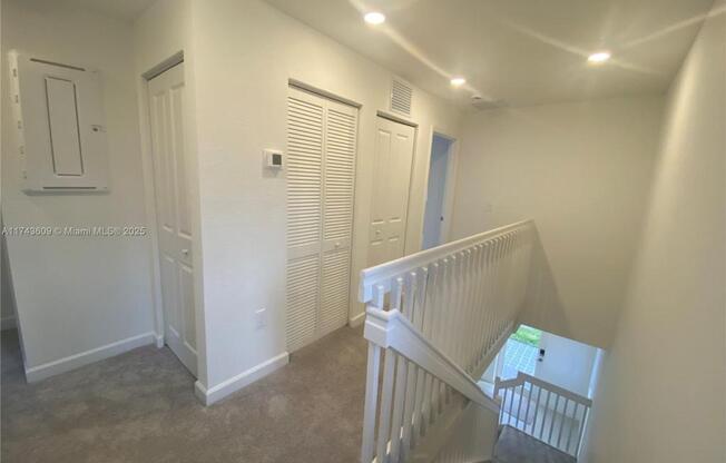 5195 SW 37 ST