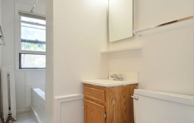 1 bed, 1 bath, 410 sqft, $920, Unit 8 - 35