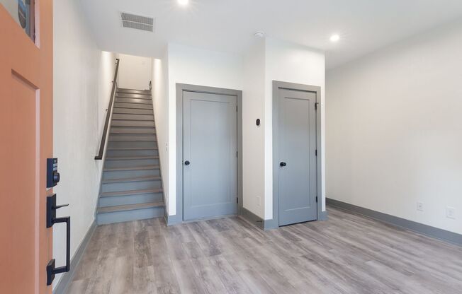Beautiful 2bd/2.5ba Contemporary Townhome in East Atlanta Village!
