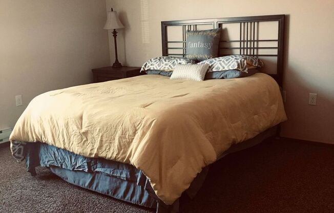 2 beds, 2 baths, 1,039 sqft, $1,595, Unit 2300