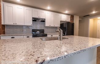 427 E Cozy St