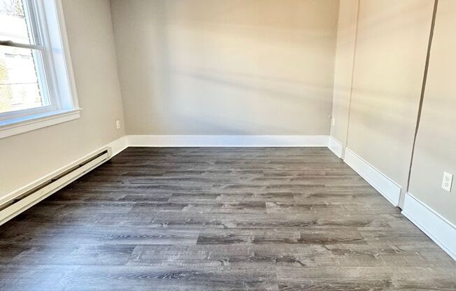 1 bed, 1 bath, 500 sqft, $950, Unit B-32