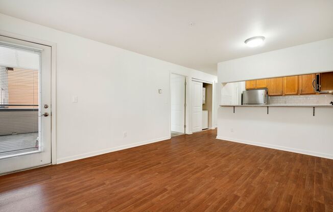 2 beds, 2 baths, 830 sqft, $2,295