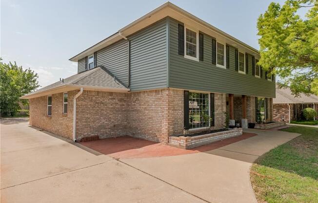 Luxury Living in Quail Creek!!