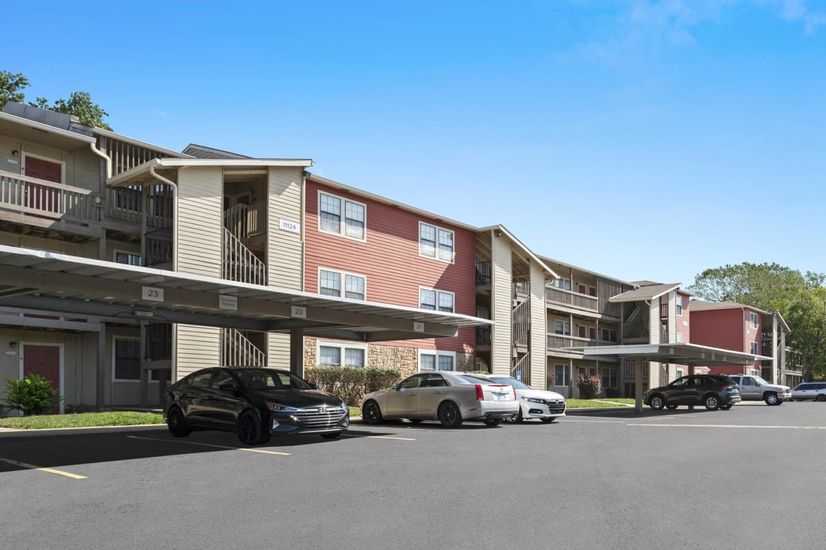 FEATURING NEWLY RENOVATED APARTMENTS
